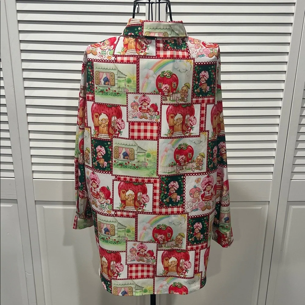 The World Of Strawberry Shortcake Button Down 3/4 Sleeve Adorable Top 🍓🍰🍓 - Picture 2 of 10